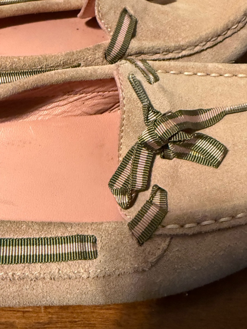 Gucci Beige Suede Women's Moccasins with Pink Insole and Ribbon Bow - Picture 3 of 12